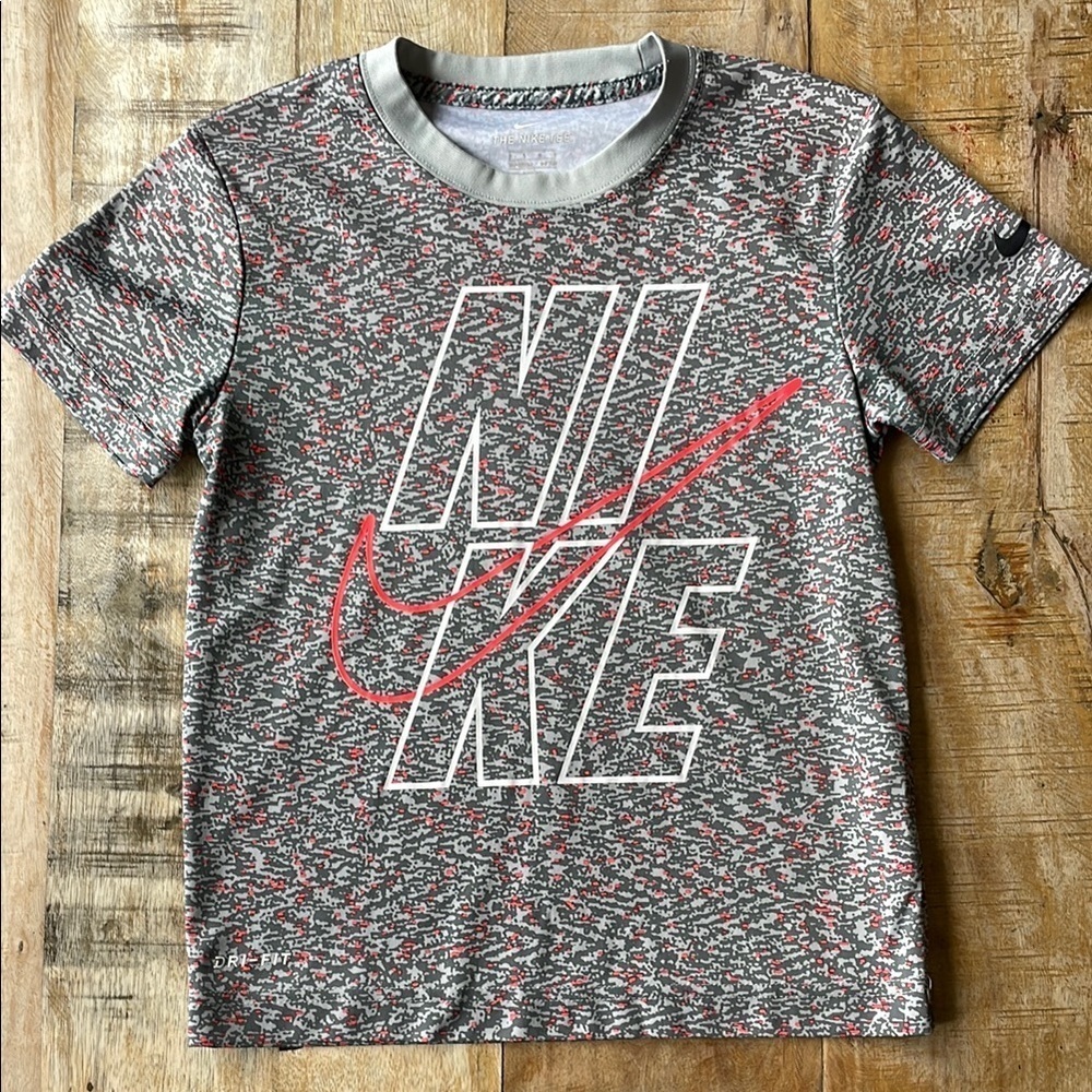 Nike boys athletic shirt size 7
